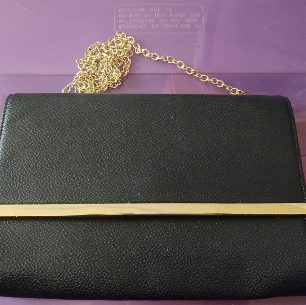 🚨Guess crossbody/clutch purse(T3)